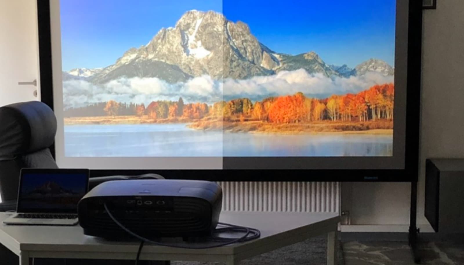 Direkter Vergleich zwischen Standardleinwand und Stewart Filmscreen